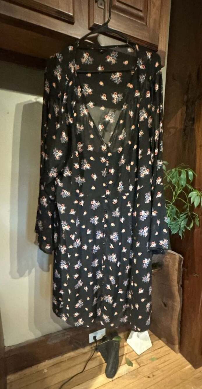 Torrid Black Floral V-Neck Midi Dress Size 4